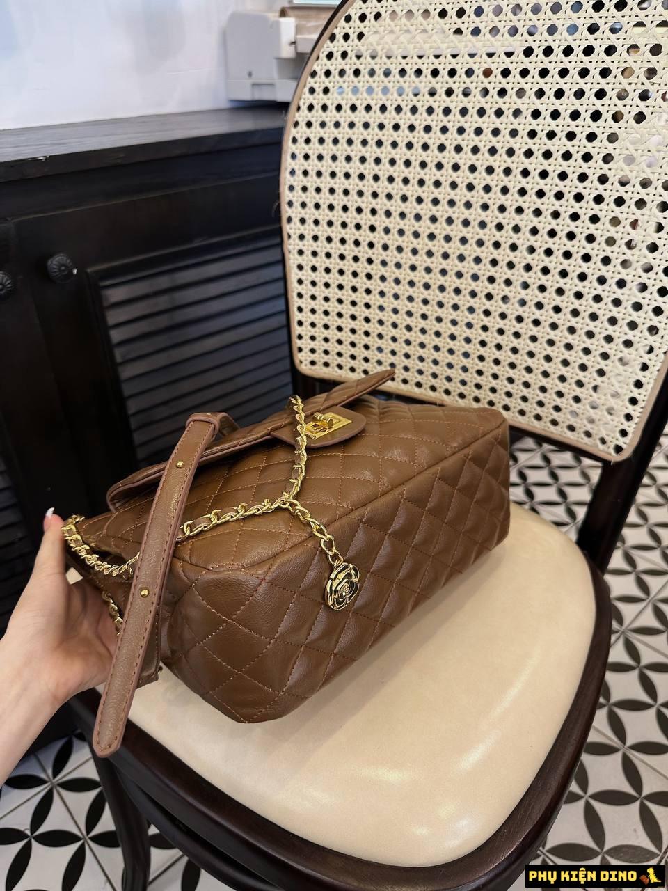 Túi Chanel Trám Khóa Xoay Da Mềm Brown Túi Chanel Trám Khóa Xoay Da Mềm Brown